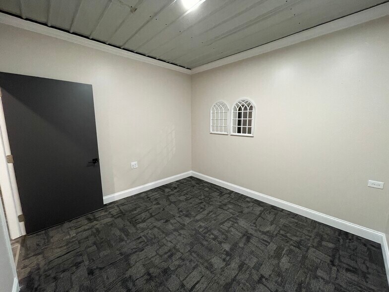 More Photos Of 1655 Plett Rd, Cadillac Office Residential For Lease