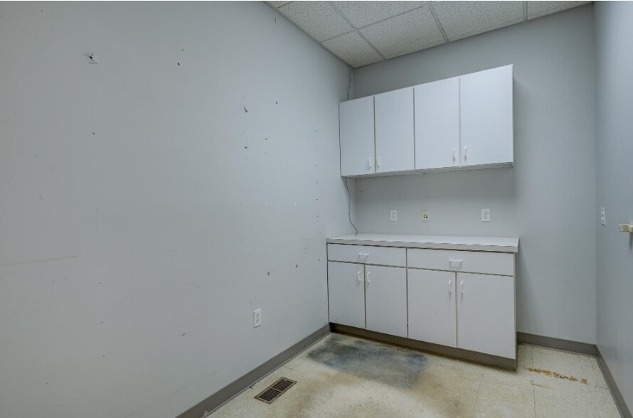 More Photos Of 50 White Mountain Hwy, Conway Freestanding For Lease