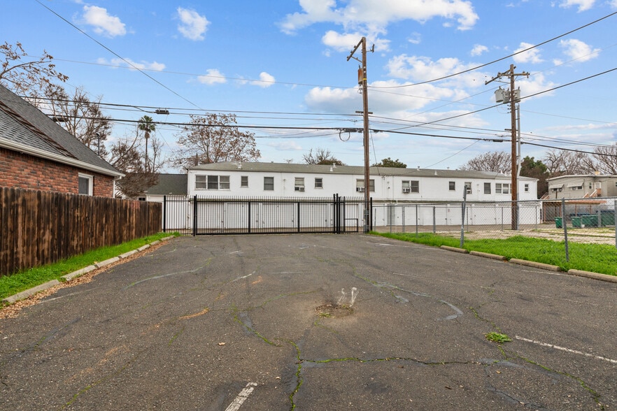 More Photos Of 2626 N St, Sacramento Medical For Sale