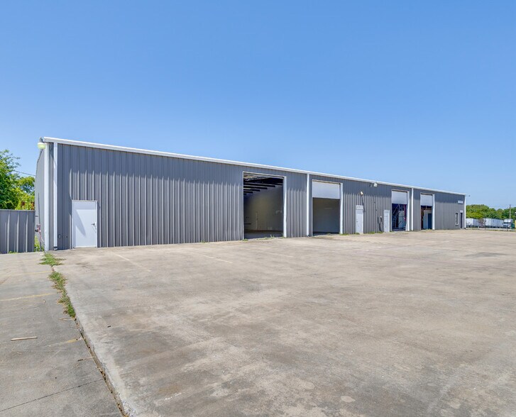 More Photos Of 111 Industrial Blvd, Mansfield Warehouse For Lease