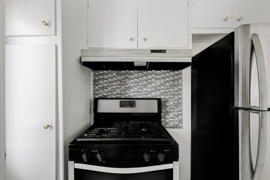 More Photos Of 900 N Orange Grove Ave, West Hollywood Apartments For Sale