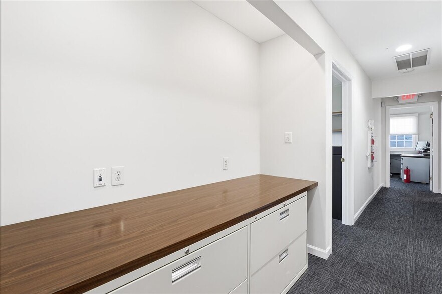 More Photos Of 96 Freneau Ave, Matawan Office For Sale