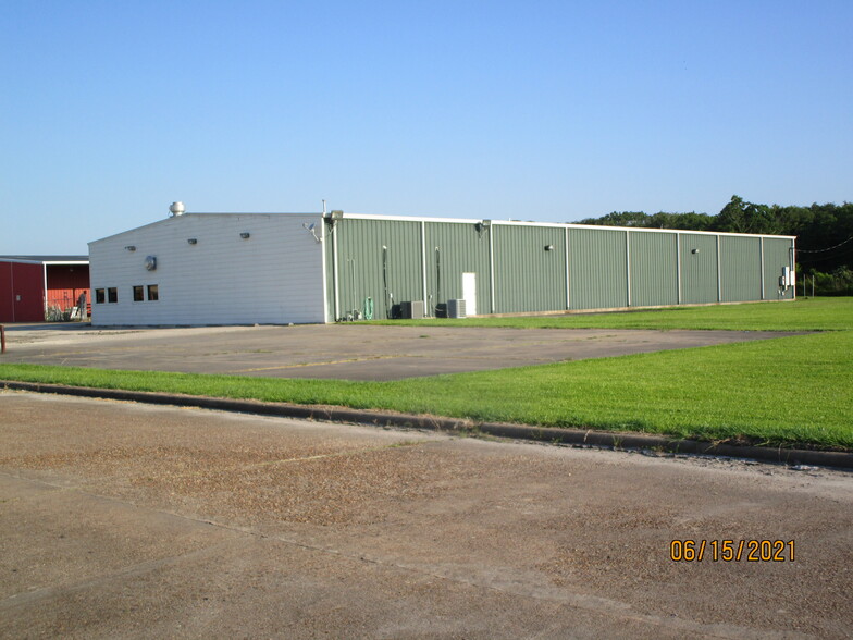 Primary Photo Of 804 Brazospark Dr, Clute Sports And Entertainment For Sale