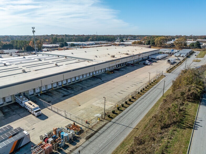 More Photos Of 2251 Sylvan Rd, East Point Warehouse For Lease