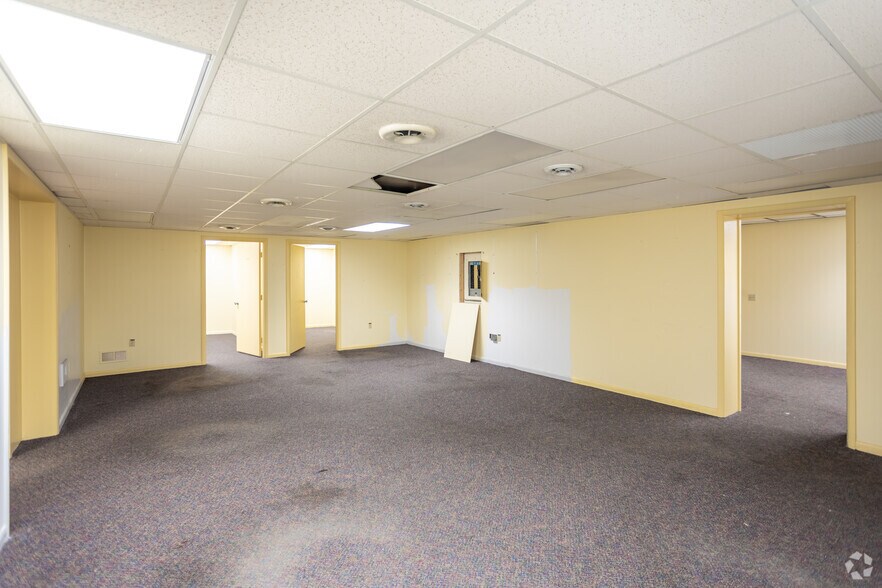 More Photos Of 520 Pleasant Valley Rd, Trafford Office For Sale