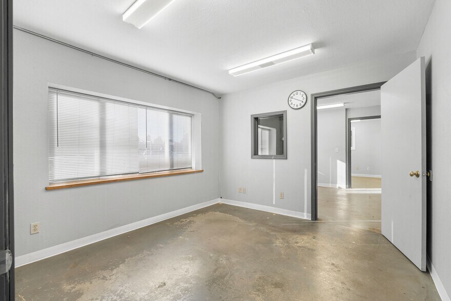 More Photos Of 80 E Wilbur Ave, Coeur d'Alene Service For Lease