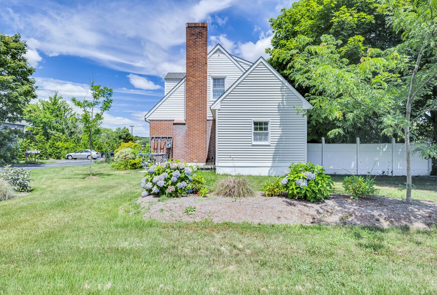 More Photos Of 93 Elm St, Old Saybrook Restaurant For Sale