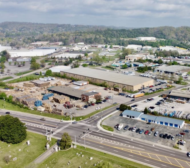 More Photos Of 2833 Western Ave, Knoxville Freestanding For Sale