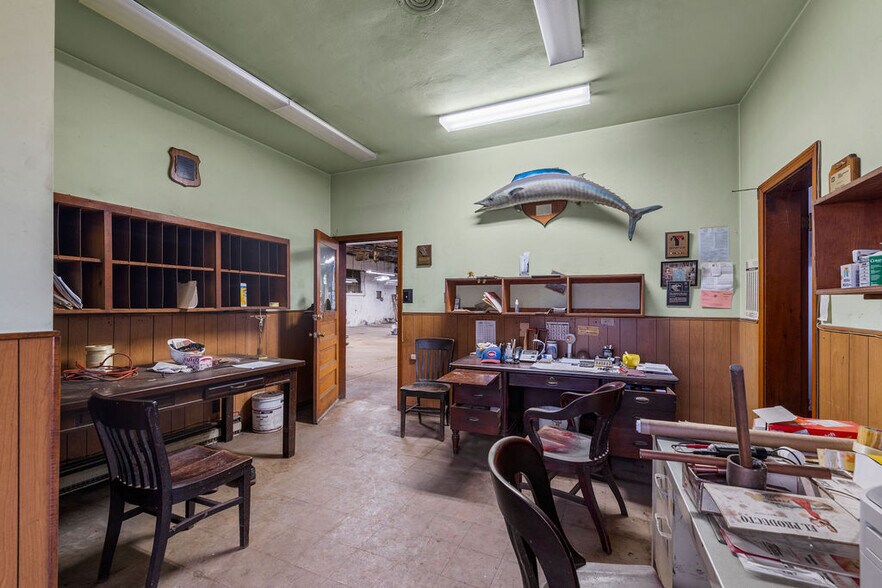 More Photos Of 1041 Niagara Ave, Niagara Falls Contractor Storage Yard For Sale