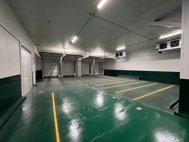 More Photos Of 1937-2035 E Vernon Ave, Vernon Refrigeration Cold Storage For Lease