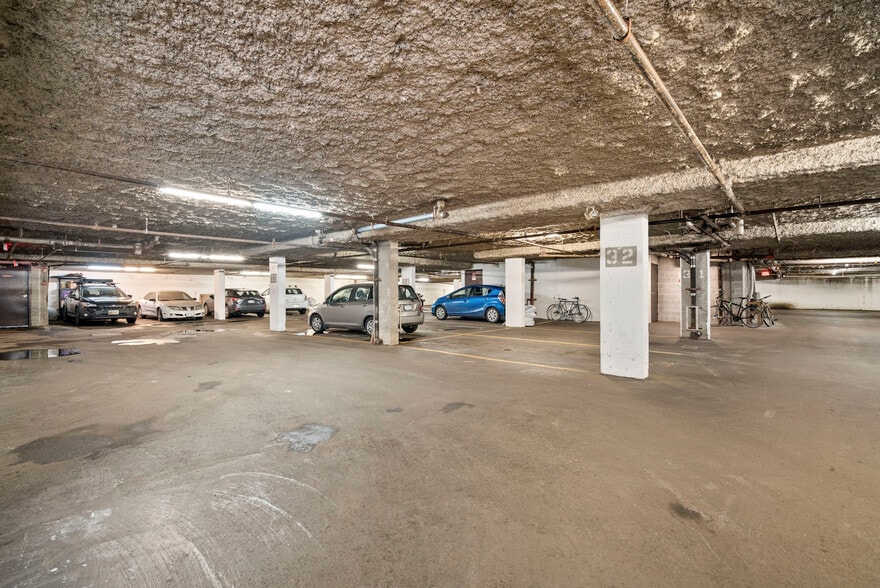 More Photos Of 1555 Graveley St, Vancouver Apartments For Sale