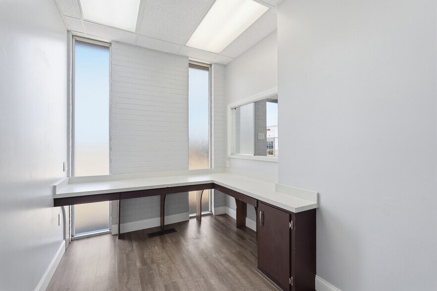 More Photos Of 719 Front St, Conway Office For Lease