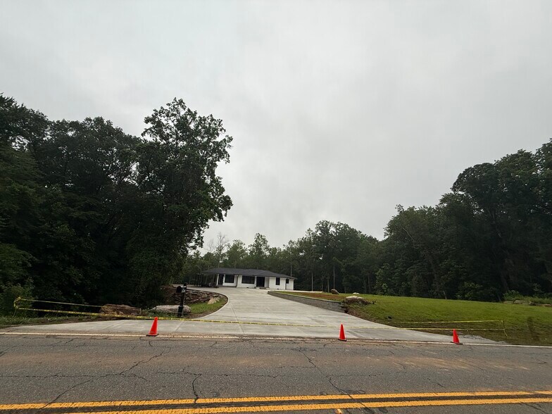 More Photos Of 2521 Reinhardt College Pky, Canton Office For Sale