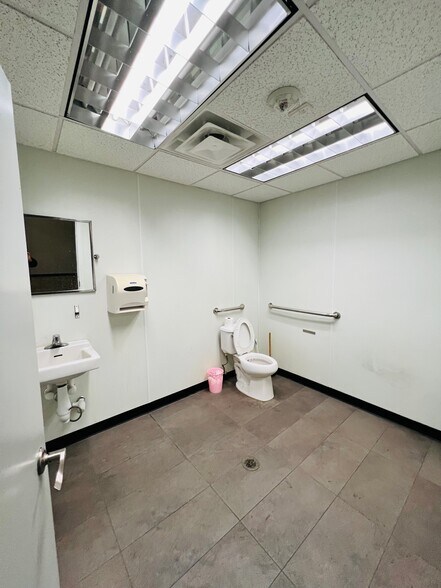 More Photos Of 183 S Broadway, Hicksville Office For Lease