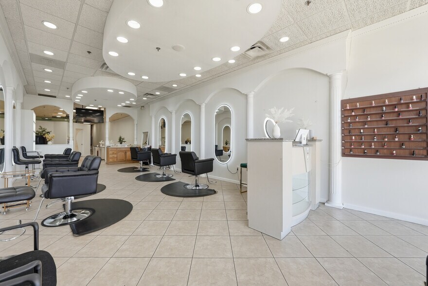 More Photos Of 9536 Liberia Ave, Manassas Supermarket For Lease