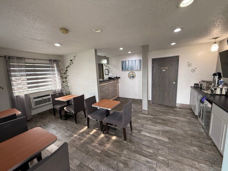 More Photos Of 522 E Coliseum Blvd, Fort Wayne Hotel For Sale