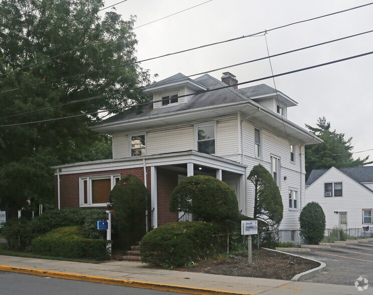 Primary Photo Of 330 Winthrop St, Westbury Office For Sale