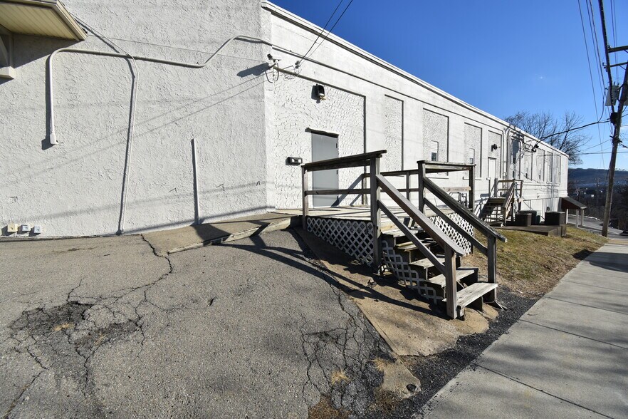 More Photos Of 1710-1728 Butler St, Easton Unknown For Lease