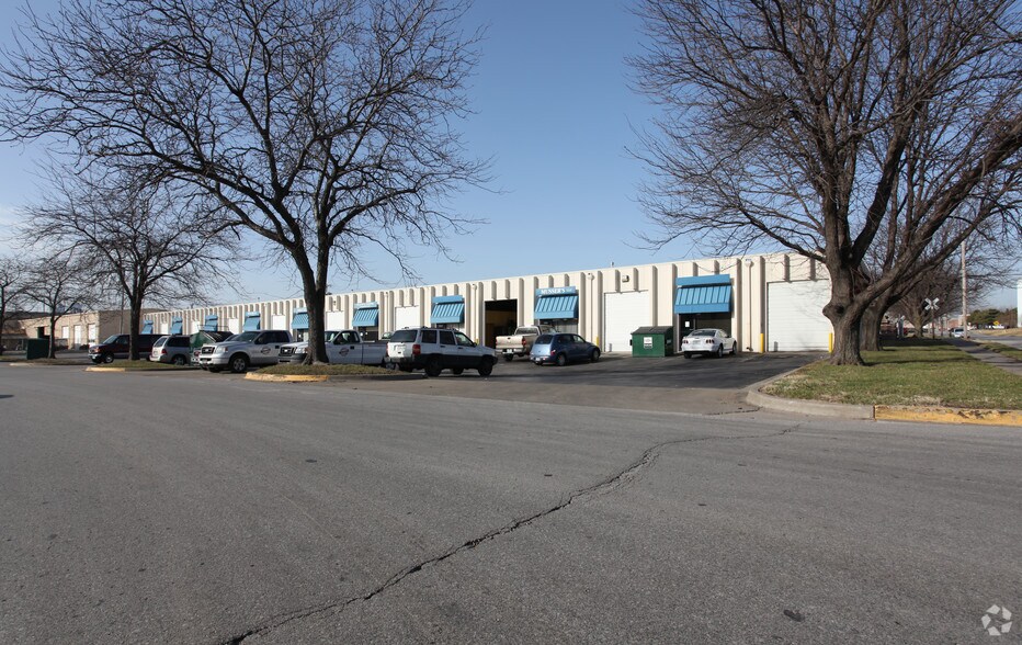 Primary Photo Of 1230-1260 Howell St, North Kansas City Warehouse For Lease