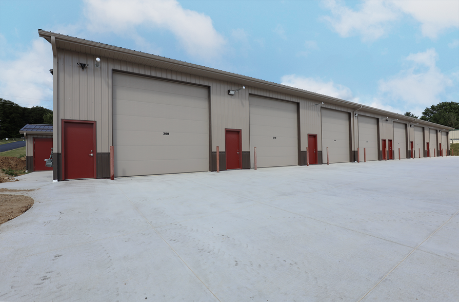Primary Photo Of 8691 Wadsworth Rd, Wadsworth Light Manufacturing For Lease