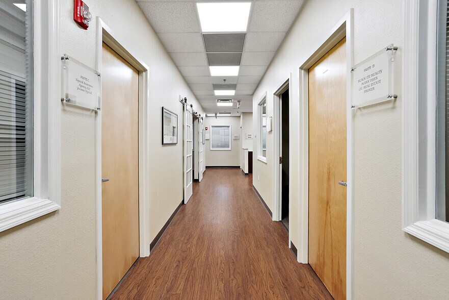 More Photos Of 510 County Road 466, Lady Lake Coworking Space