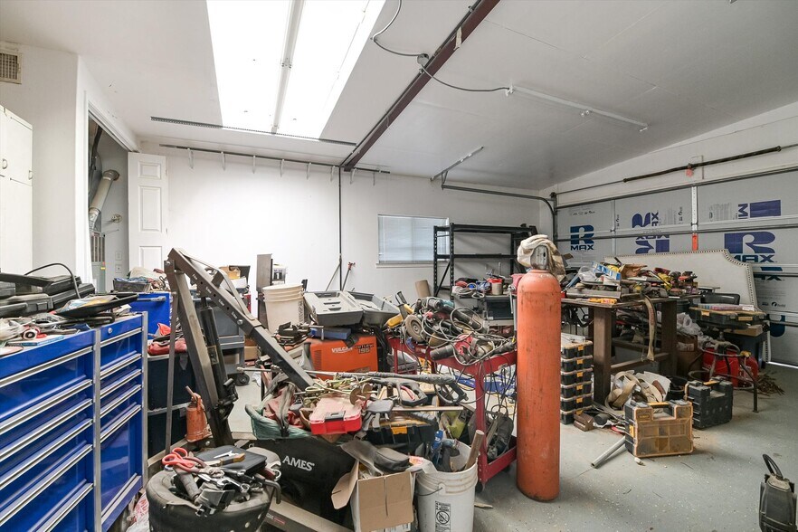 More Photos Of 21511 State Highway 71 W, Spicewood Light Manufacturing For Sale