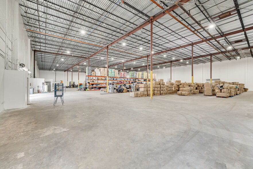 More Photos Of 5520 E Giddens Ave, Tampa Warehouse For Lease
