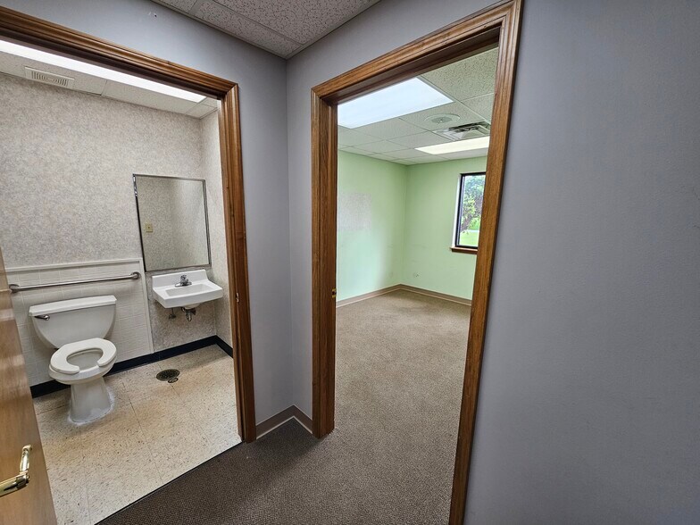 More Photos Of 30 Spring Mill Ct, Mooresville Office For Lease
