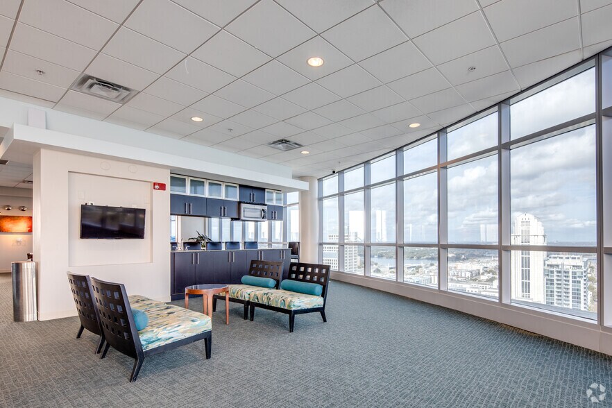 More Photos Of 111 N Magnolia Ave, Orlando Office For Lease