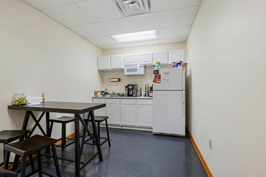 More Photos Of 9080 Barbee Ln, Knoxville Medical For Lease