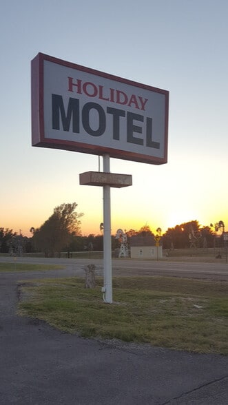 Primary Photo Of 7687 State Highway 15, Shattuck Hotel For Sale