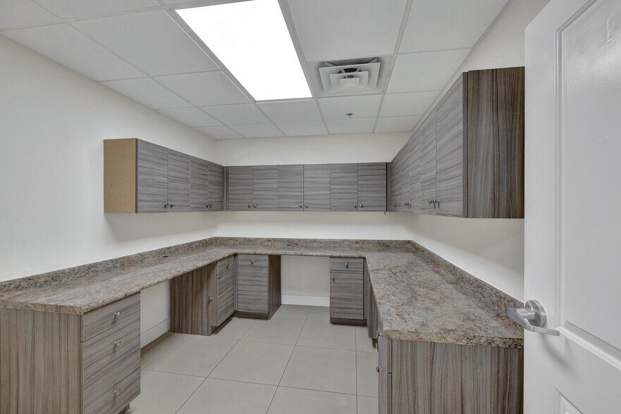 More Photos Of 5701 W Charleston Blvd, Las Vegas Medical For Sale