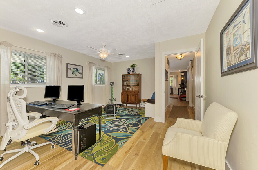 More Photos Of 400 Nokomis Ave S, Venice Specialty For Sale