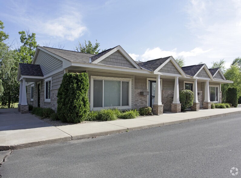 More Photos Of 2554-2558 Rice St, Saint Paul Office For Sale