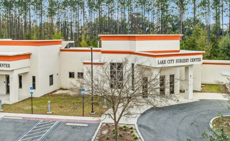 More Photos Of 208 SW Prosperity Pl, Lake City Medical For Sale