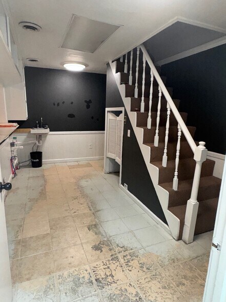 More Photos Of 137 Franklin St, Clarksville Flex For Lease