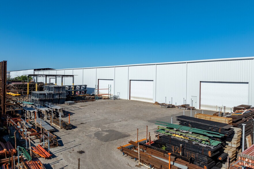 More Photos Of 5210 Causeway Blvd, Tampa Manufacturing For Lease