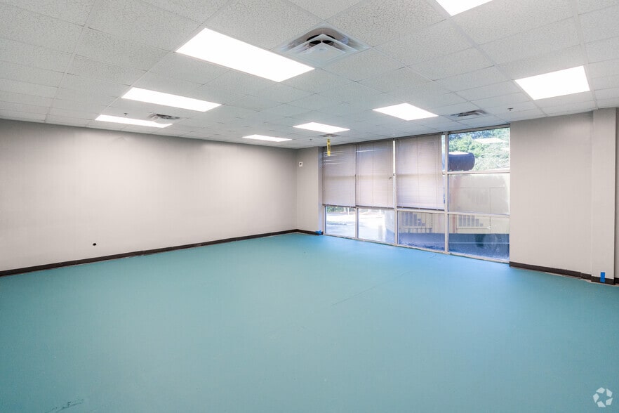 More Photos Of 3300 Gateway Centre Blvd, Morrisville Research And Development For Lease