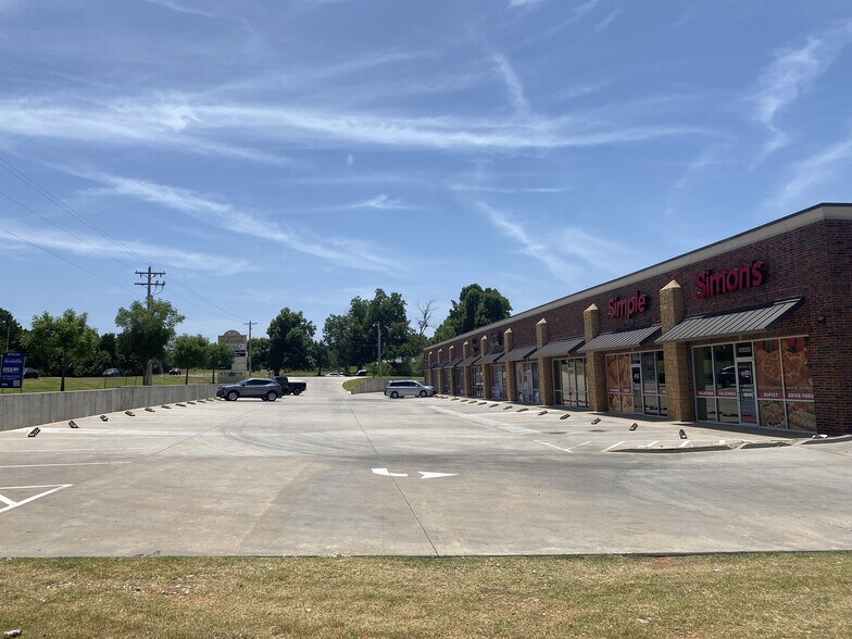 More Photos Of 501 S Harrah Rd, Harrah Storefront For Lease