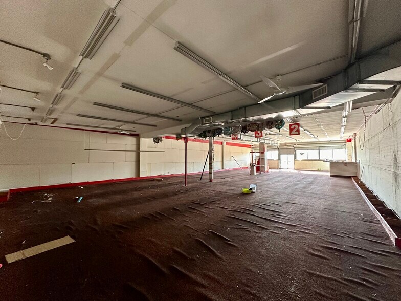 More Photos Of 635 Jerusalem Ave, Uniondale Freestanding For Lease