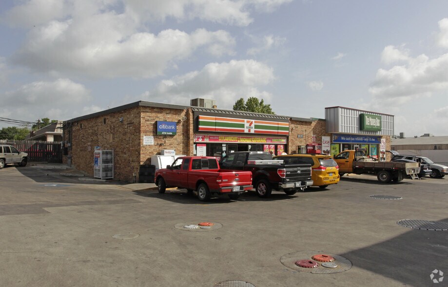 More Photos Of 2820 S Lamar Blvd, Austin Freestanding For Lease