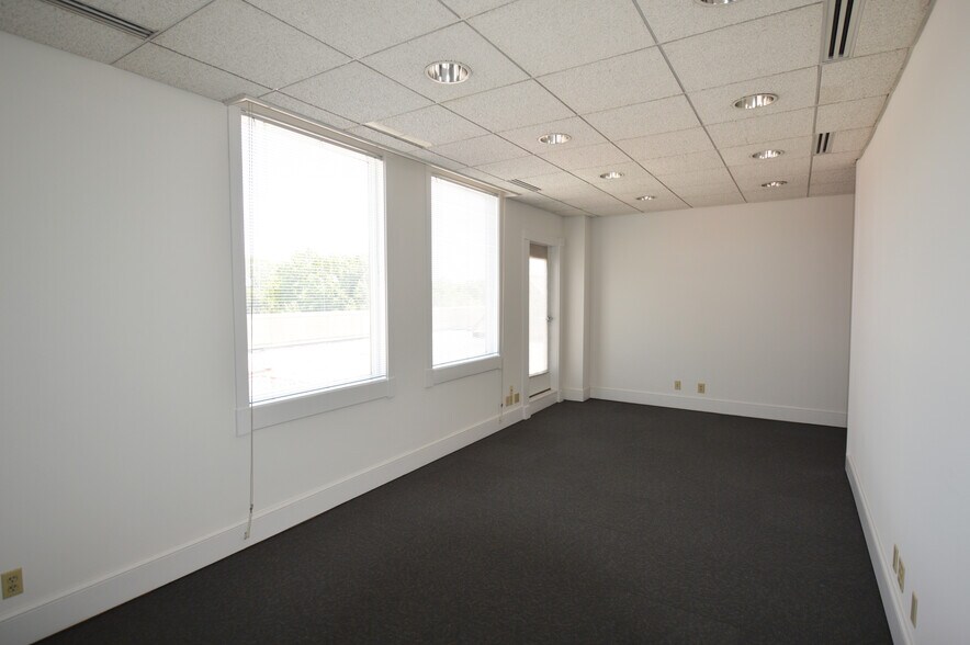 More Photos Of 119 Brookstown Ave, Winston-Salem Office For Lease