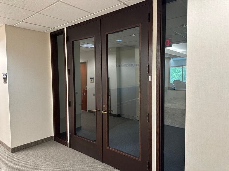 More Photos Of 8230 Boone Blvd, Vienna Office For Sale
