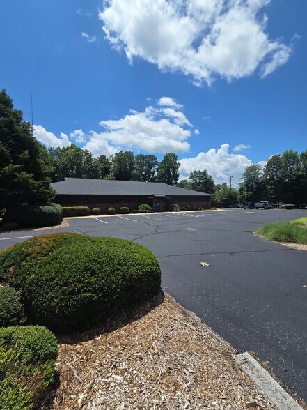 More Photos Of 340 9th Avenue Dr NE, Hickory Medical For Lease