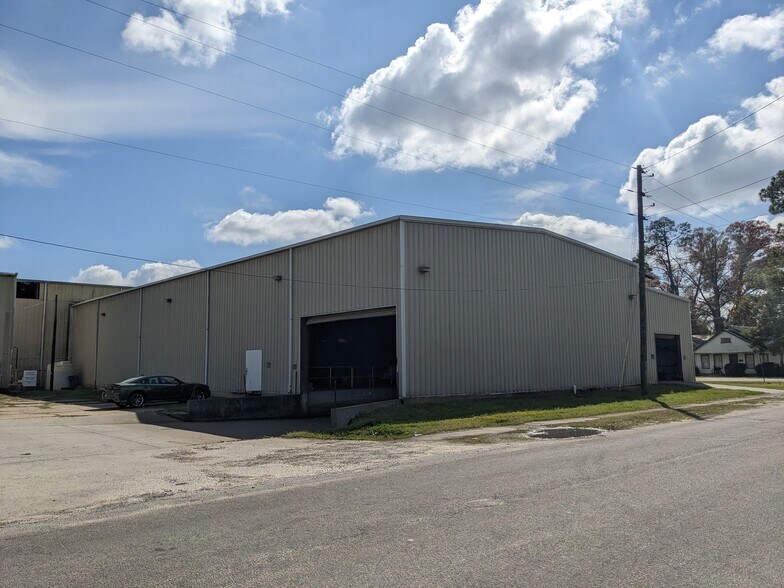 More Photos Of 314 N Maple St, Adel Manufacturing For Sale