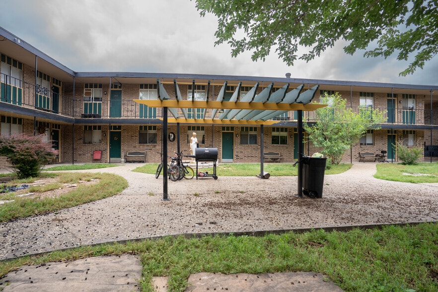 More Photos Of 1031 N Sumner St, Pampa Apartments For Sale