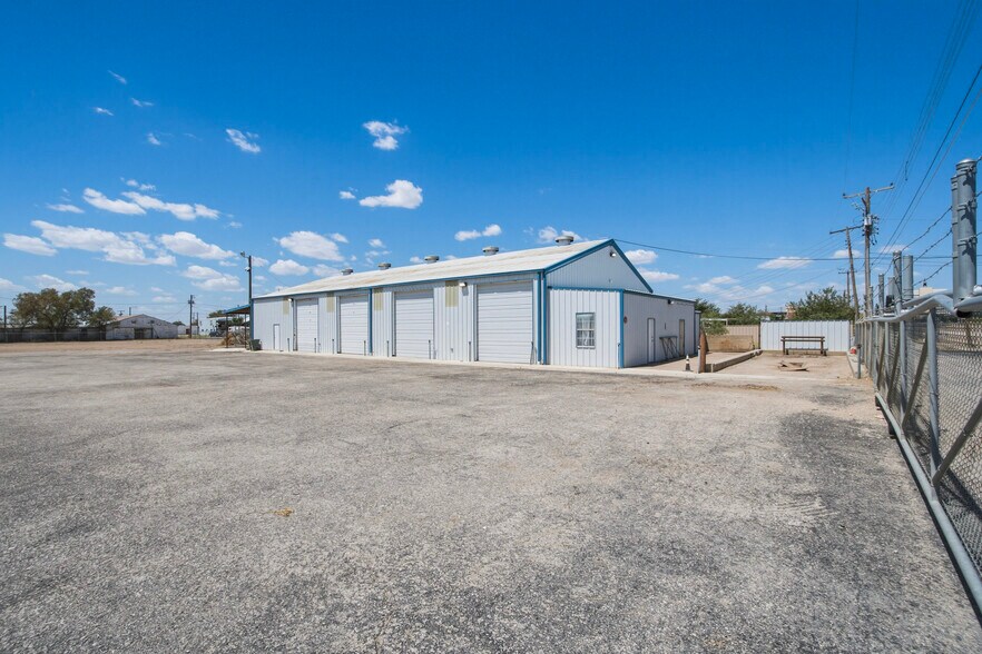 More Photos Of 300-305 S Grant Ave, Odessa Warehouse For Sale
