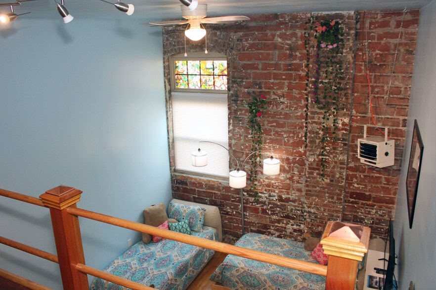 More Photos Of 2223 Guinotte Ave, Kansas City Warehouse For Sale