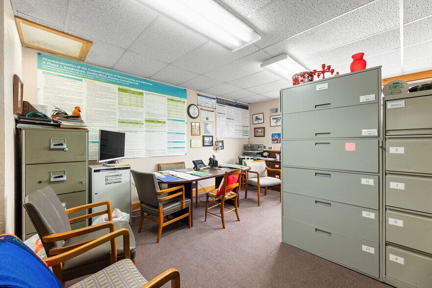 More Photos Of 84 Park Ave, Flemington Office For Lease