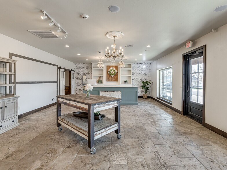 More Photos Of 113 E Broadway, Blanchard Storefront For Sale